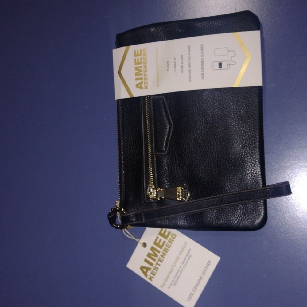 Aimee Kestenberg Genuine Leather Charging Black Wristlet #New MSRP $78